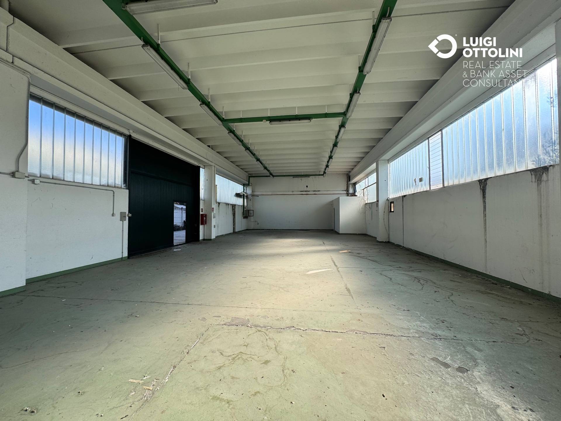 Capannone in vendita a Medolago