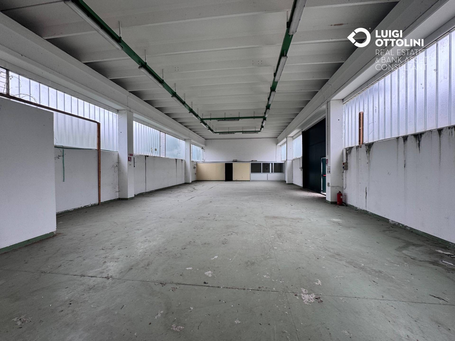 Capannone in vendita a Medolago