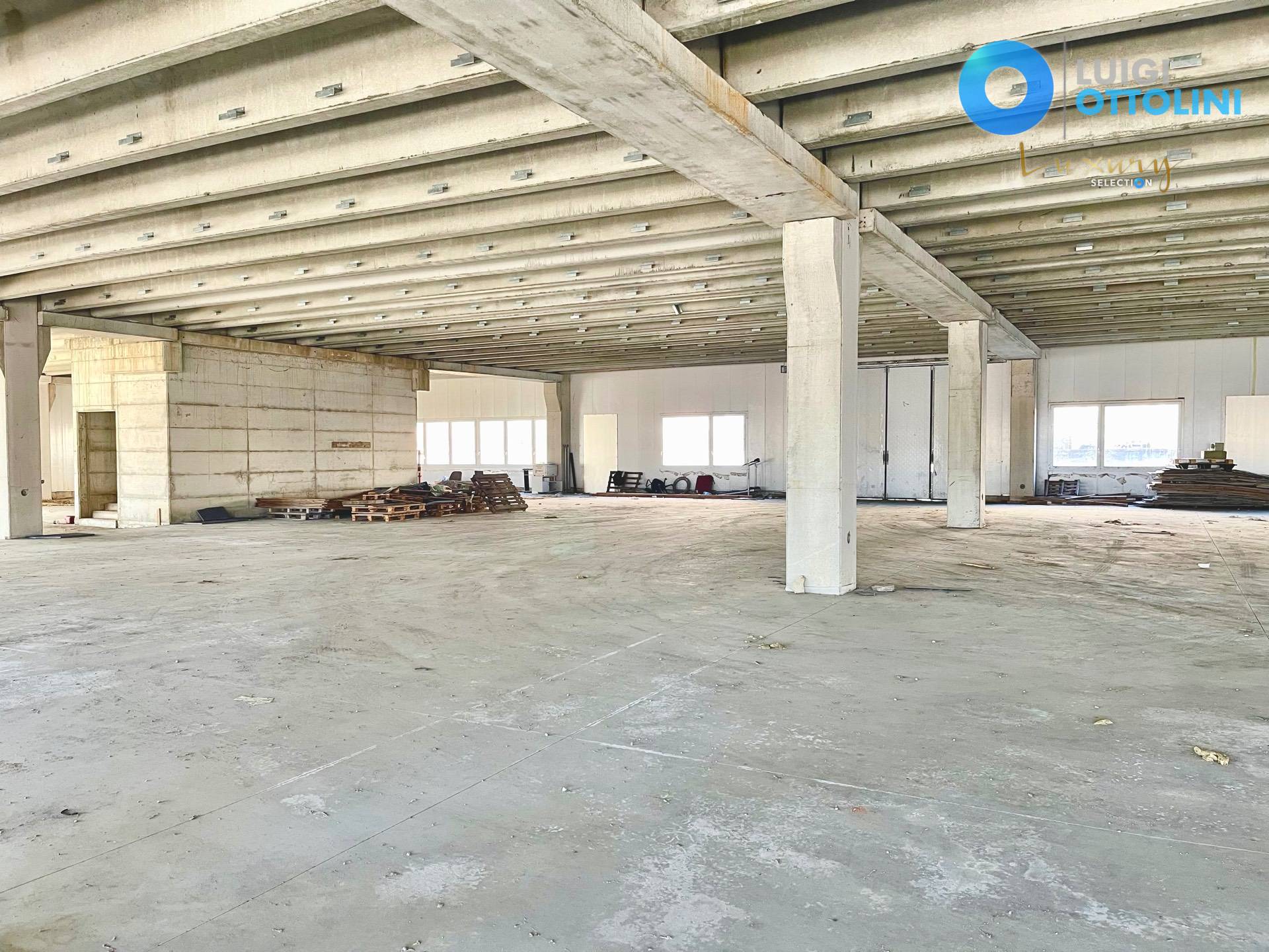 Capannone in vendita a Medolago