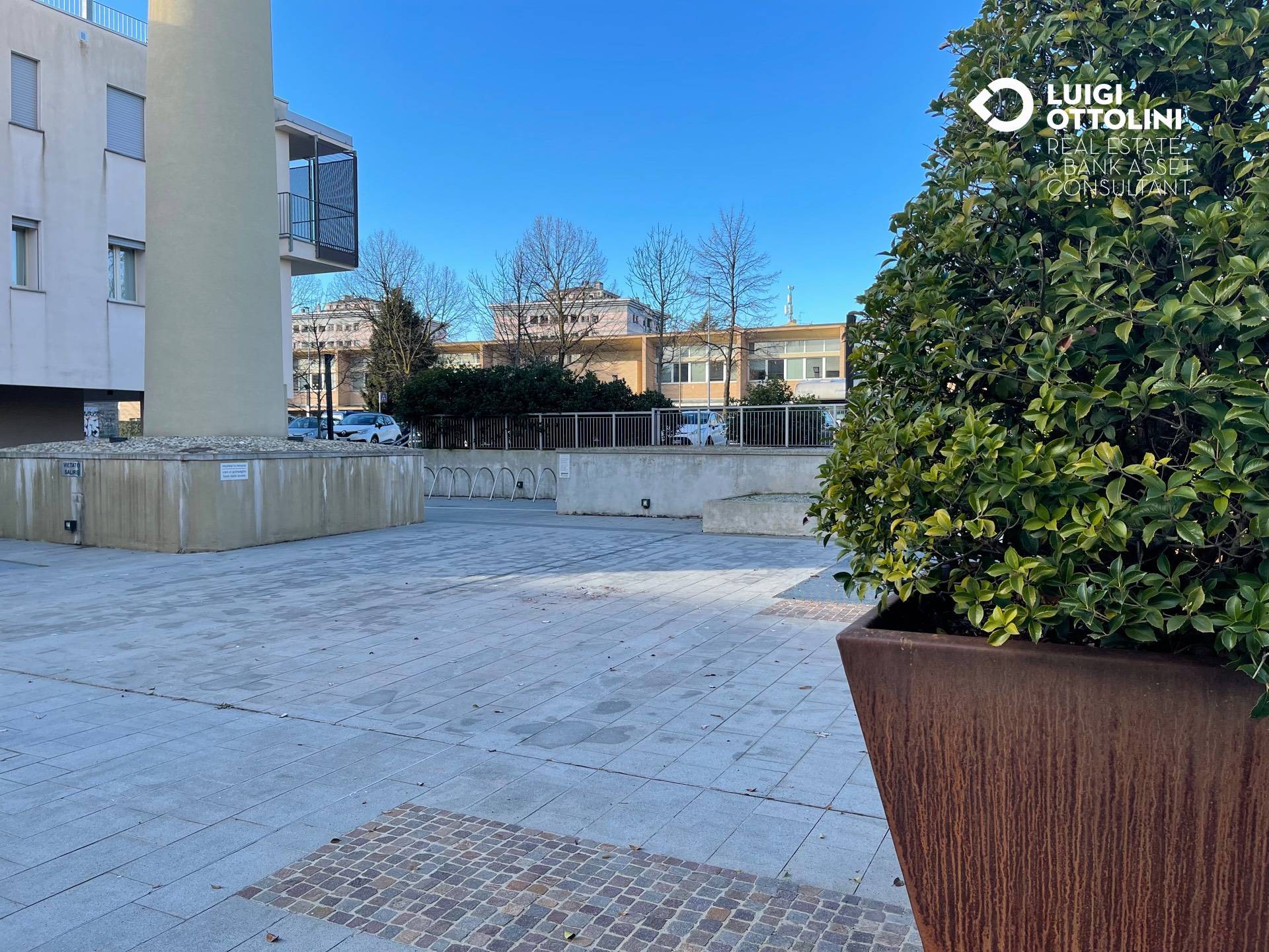 Locale commerciale in vendita a Bergamo, Longuelo