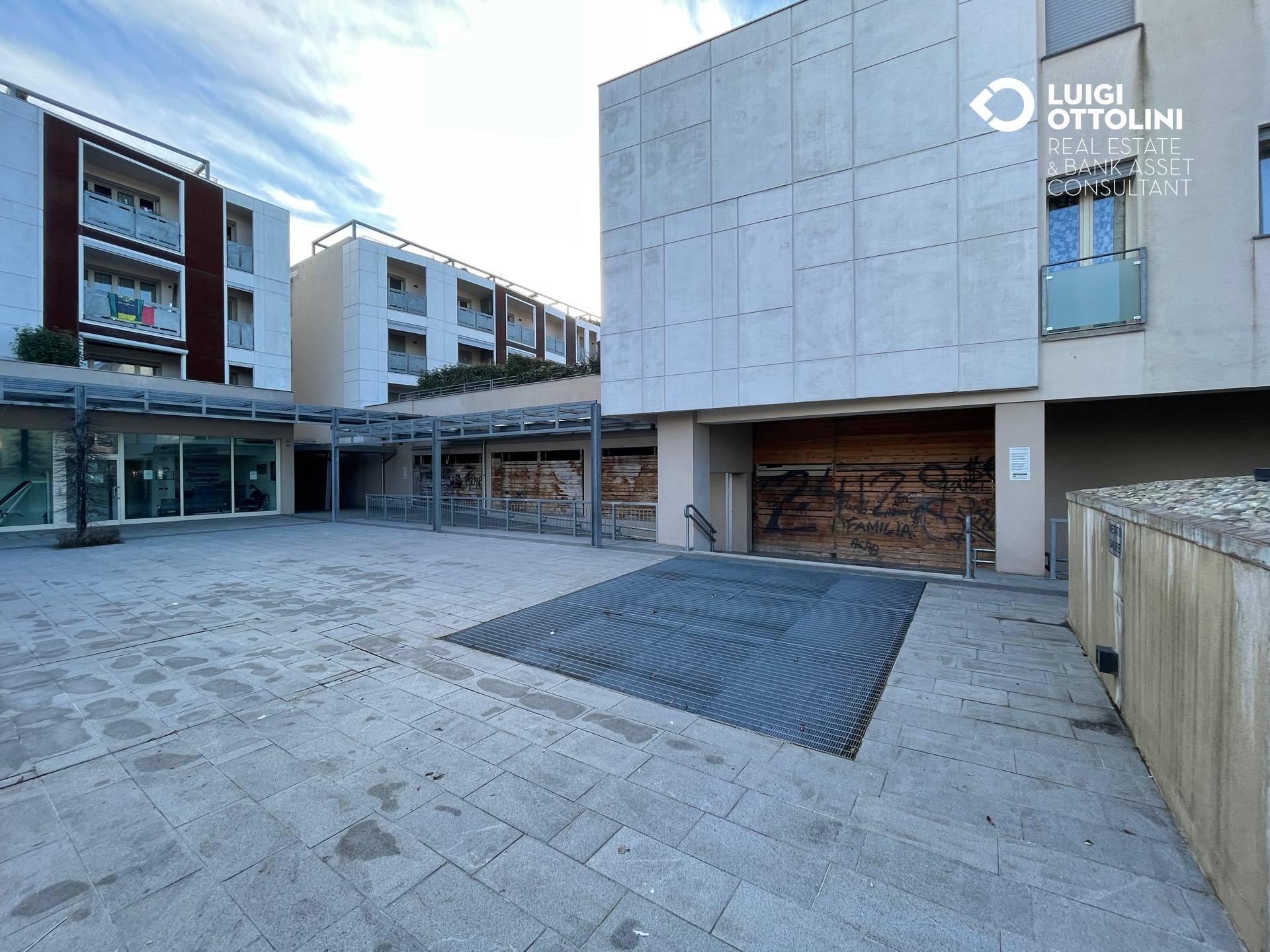 Locale commerciale in vendita a Bergamo, Longuelo