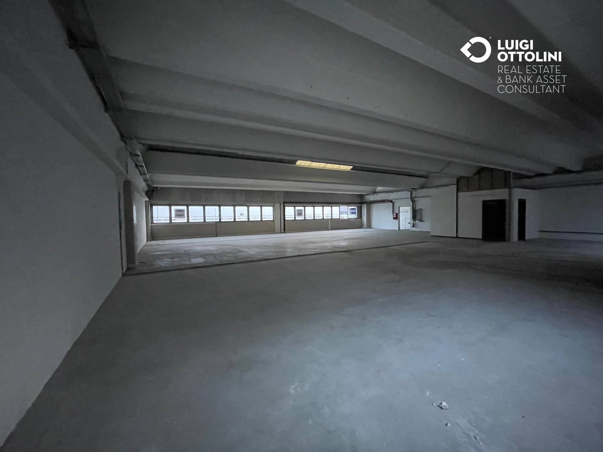 Capannone in vendita a Rogno