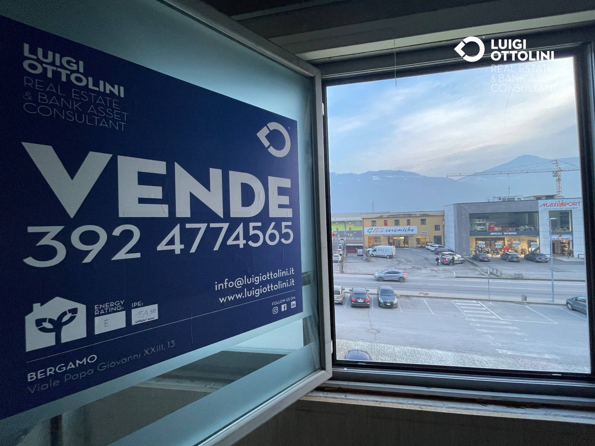 Capannone in vendita a Rogno