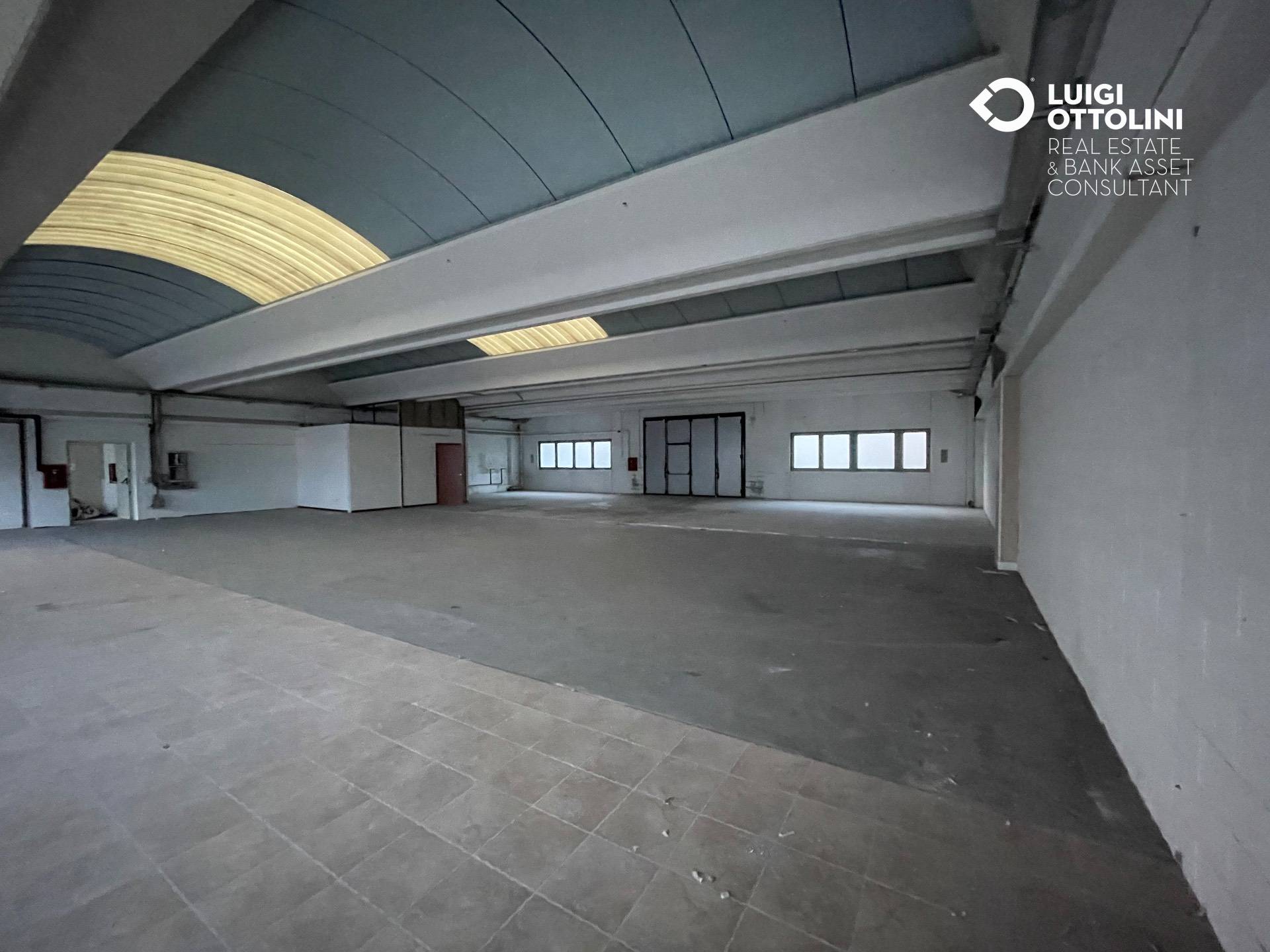 Capannone in vendita a Rogno