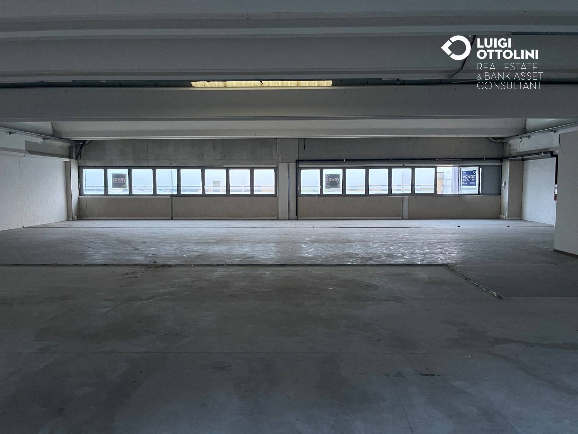 Capannone in vendita a Rogno