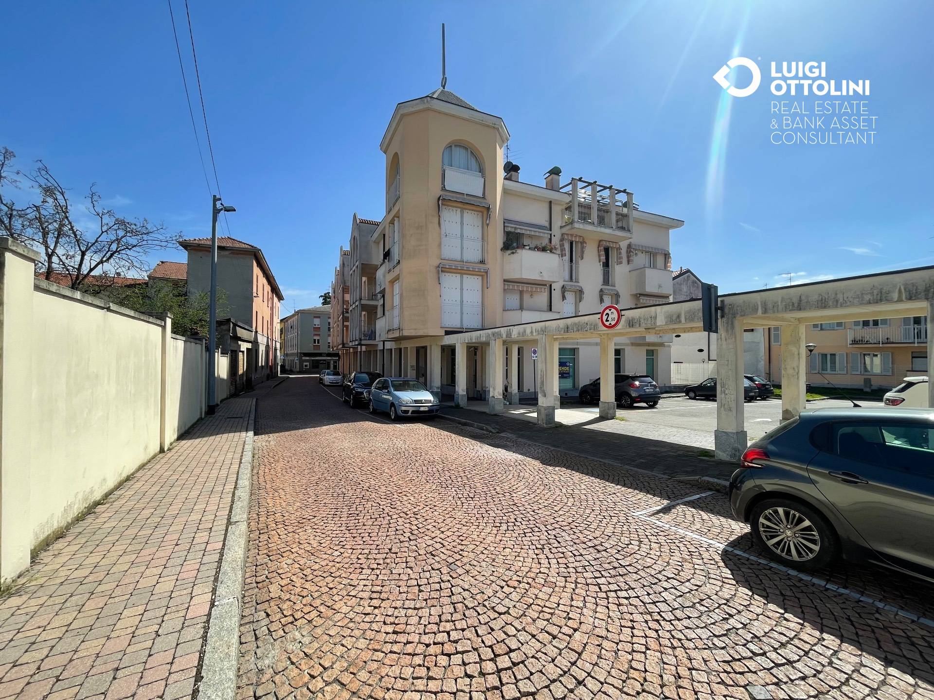 Locale commerciale in vendita a Lonate Pozzolo