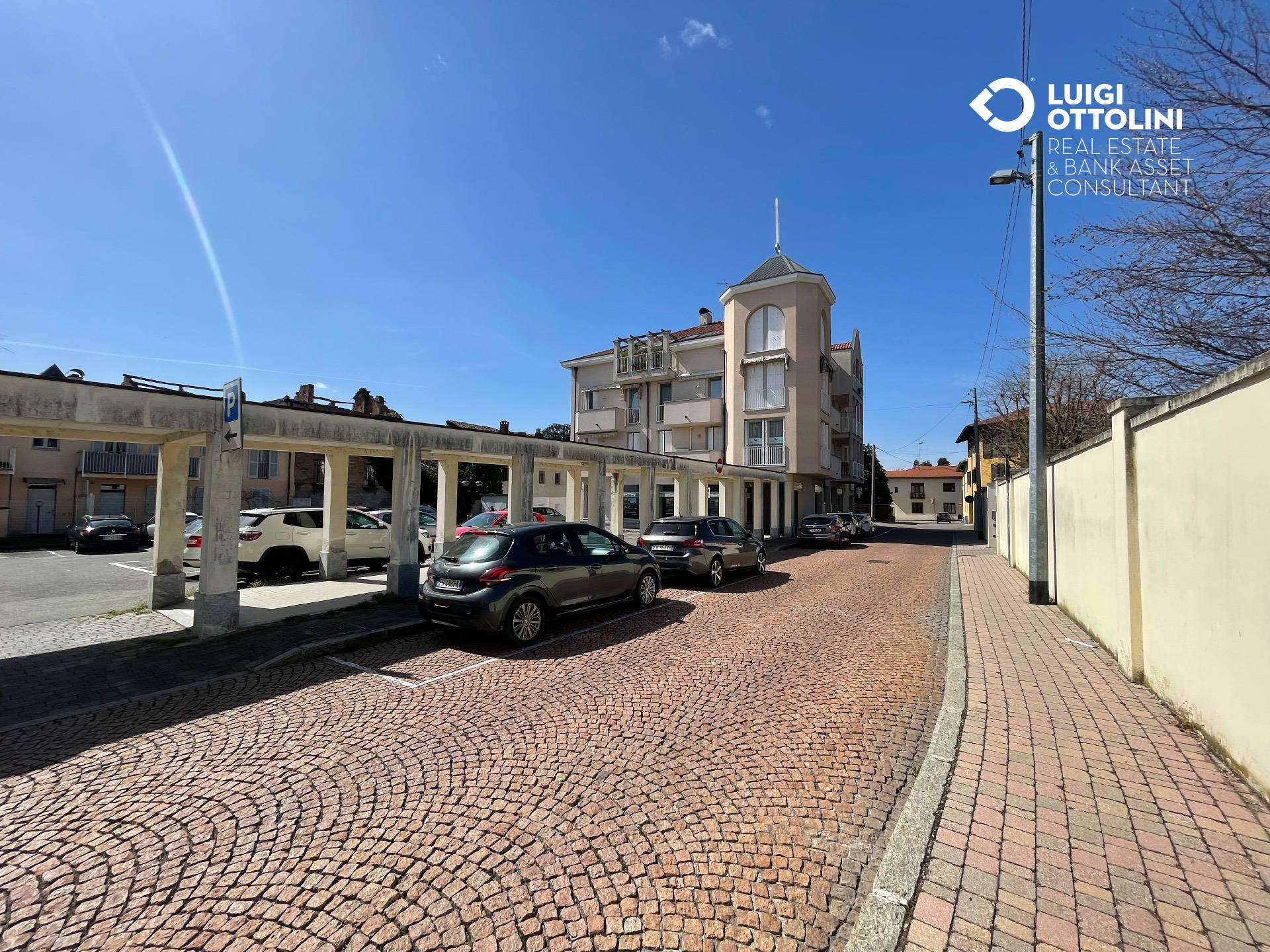 Locale commerciale in vendita a Lonate Pozzolo