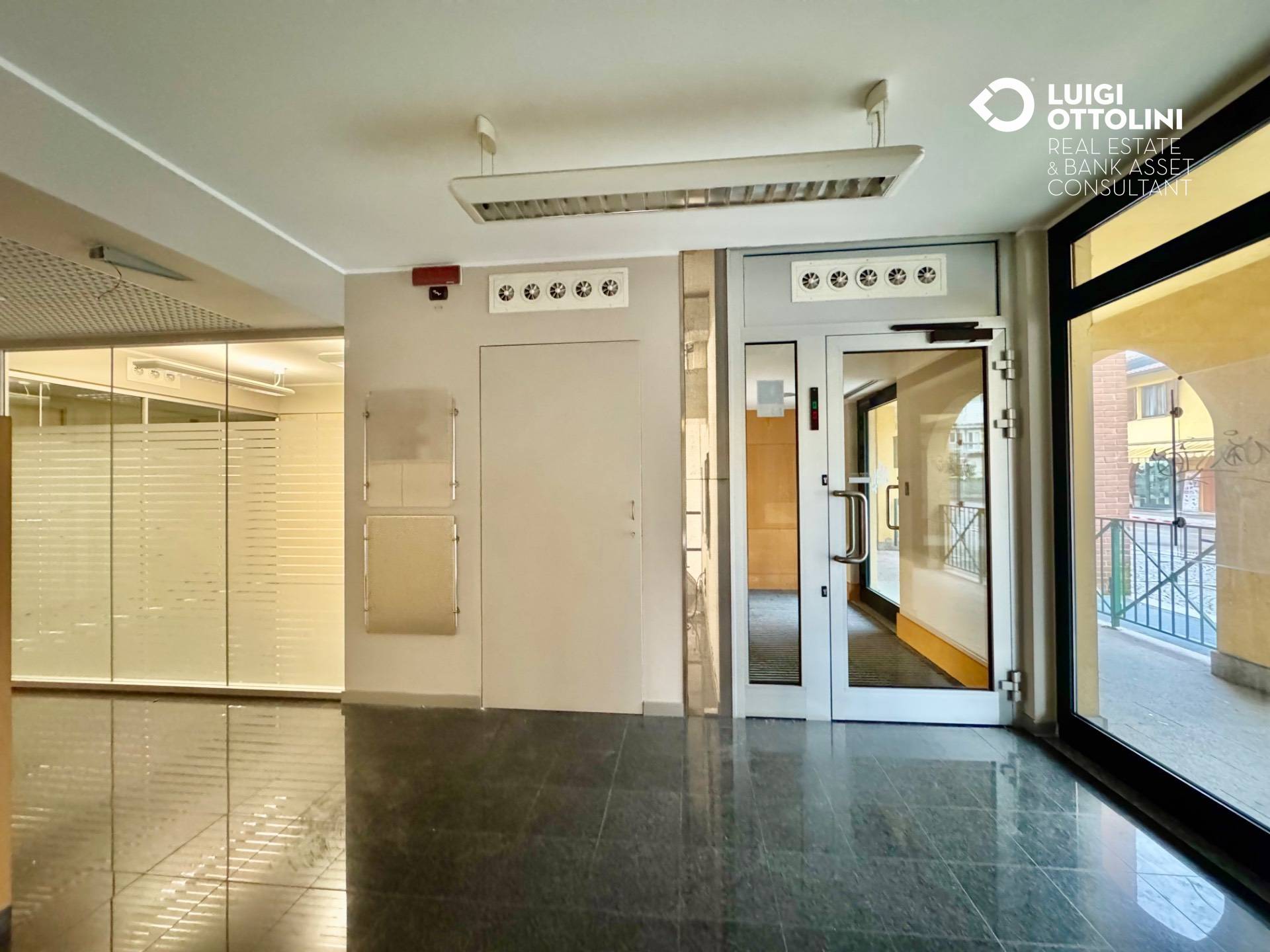 Locale commerciale in vendita a Pedrengo