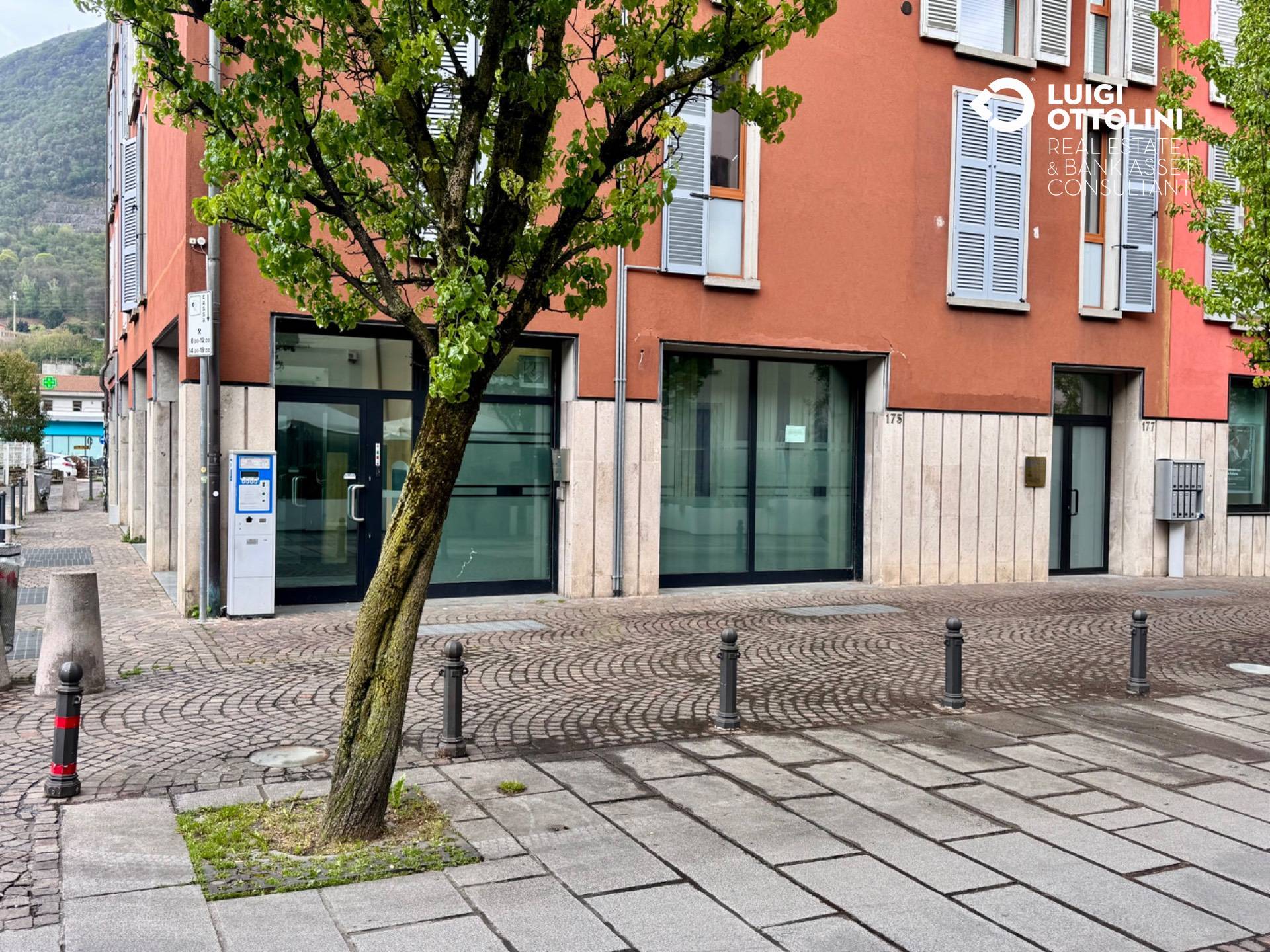 Locale commerciale in vendita a Albino