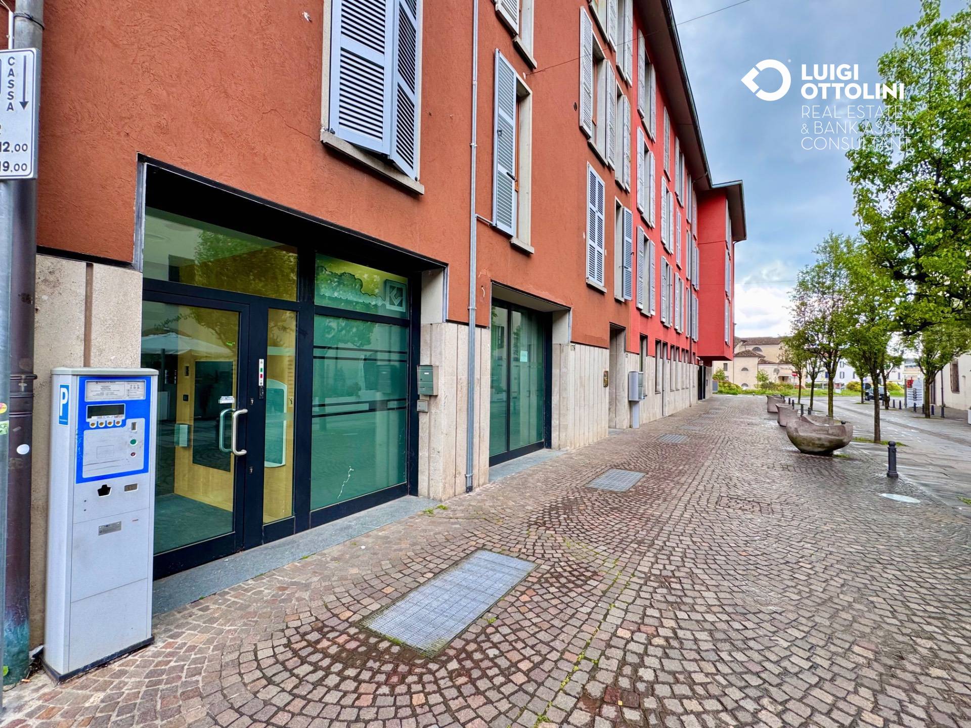 Locale commerciale in vendita a Albino