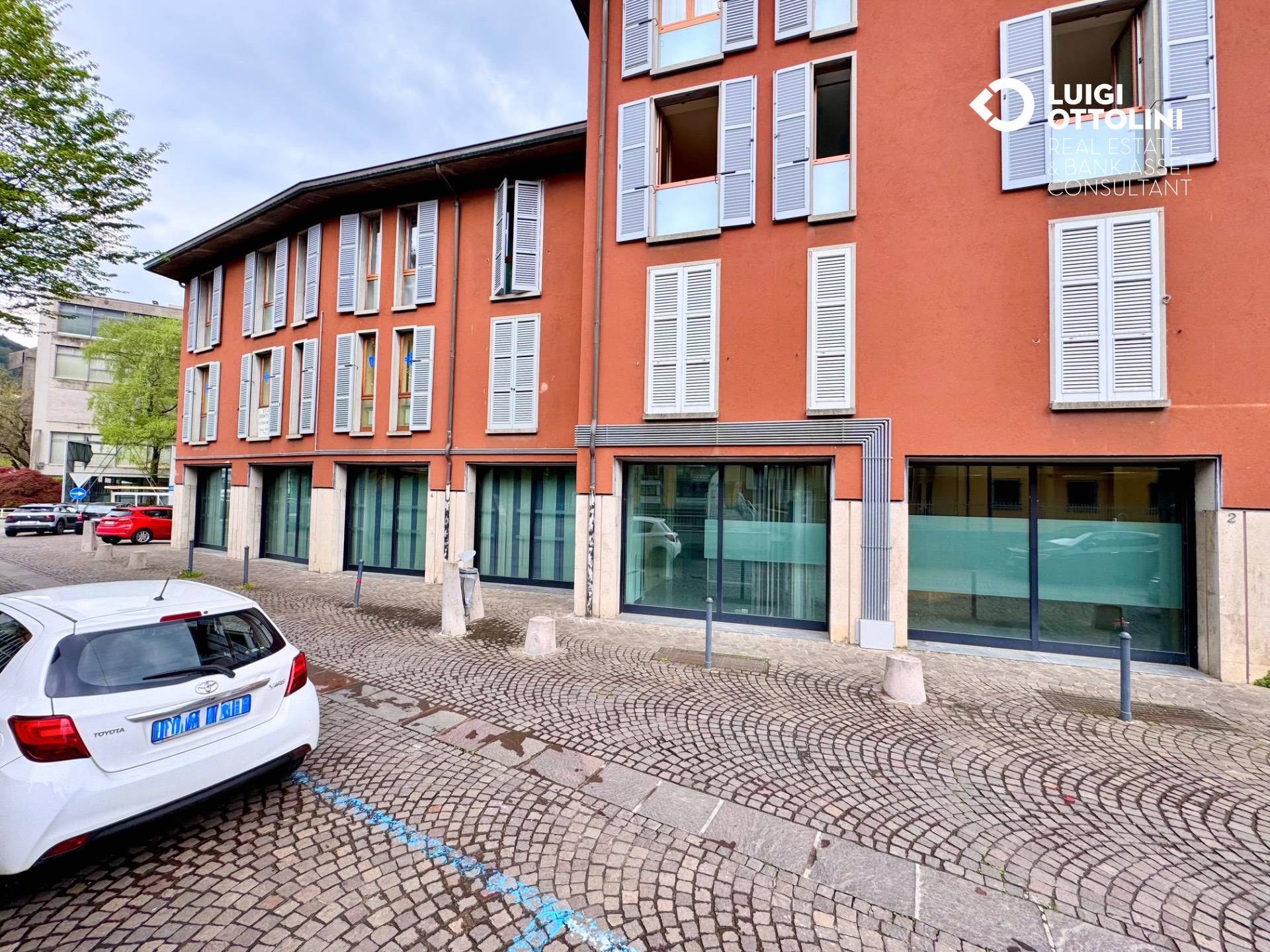 Locale commerciale in vendita a Albino