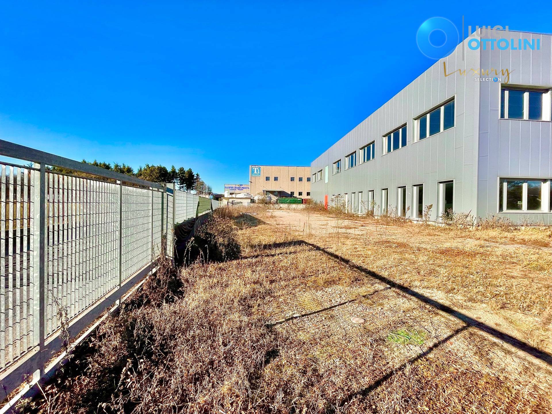 Capannone in vendita a Medolago