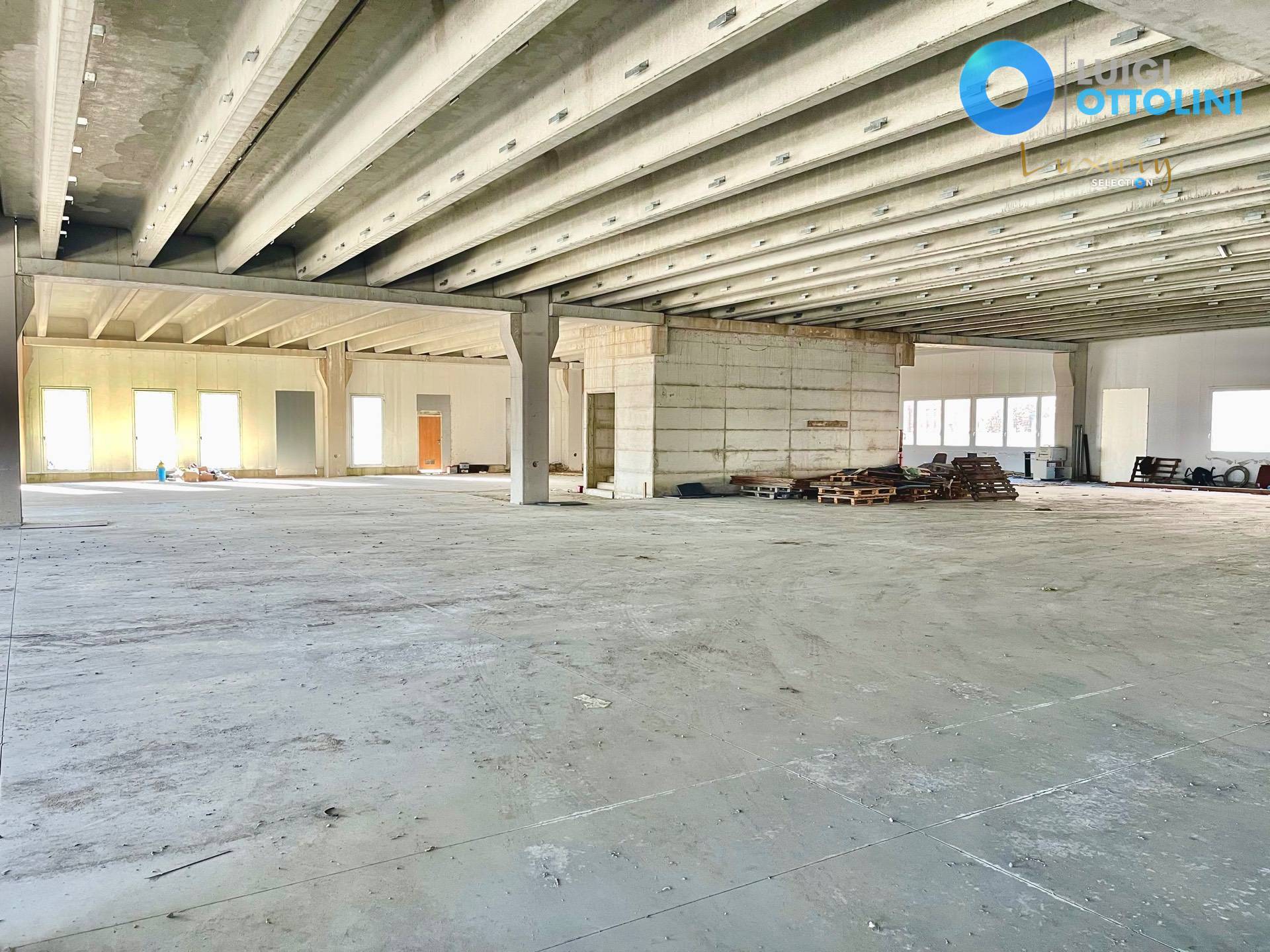 Capannone in vendita a Medolago