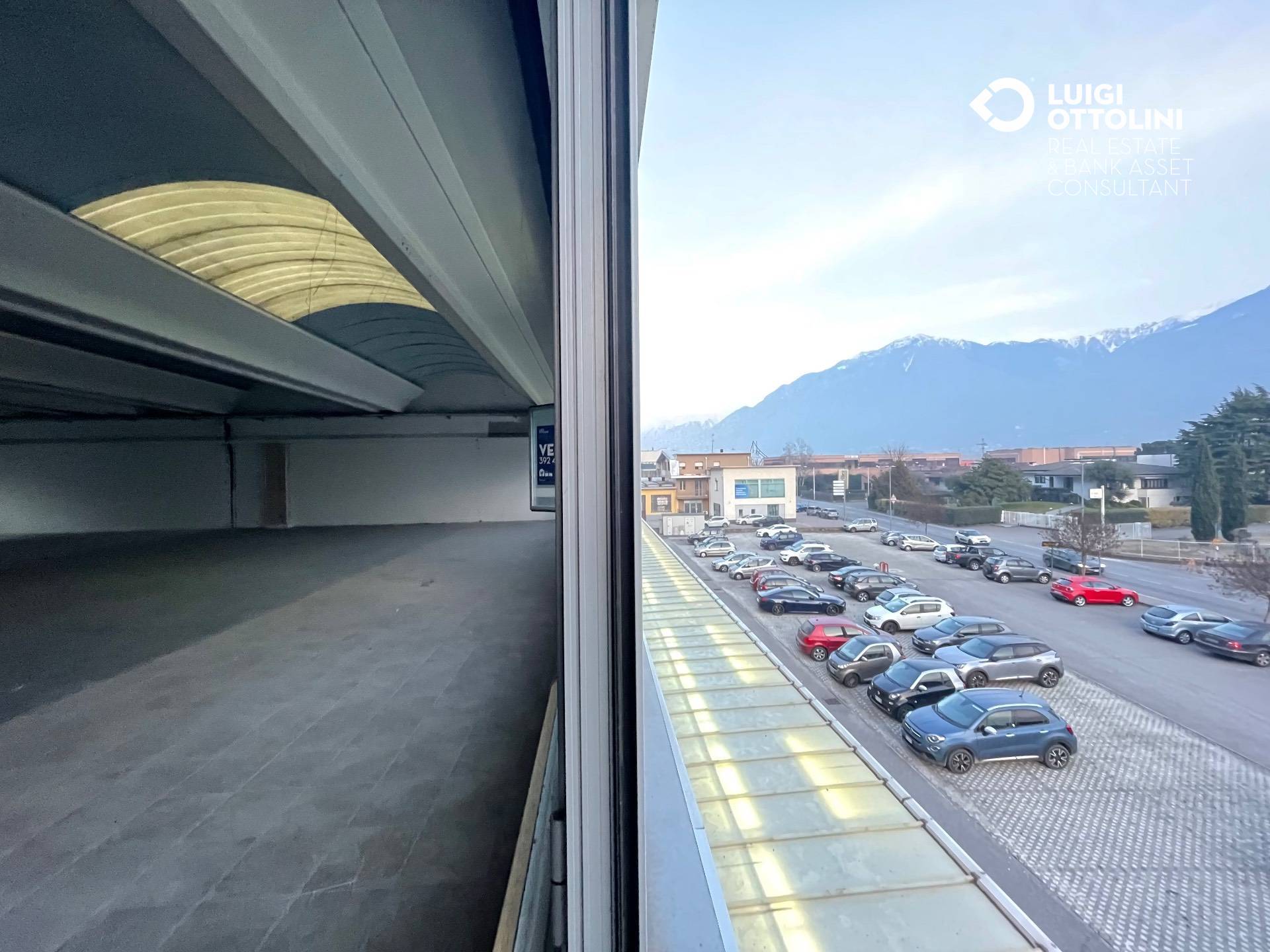 Capannone in vendita a Rogno