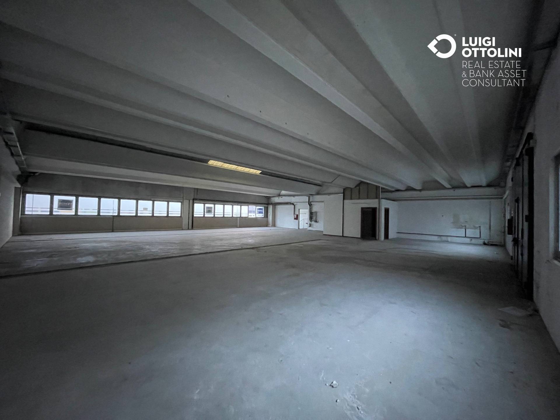 Capannone in vendita a Rogno