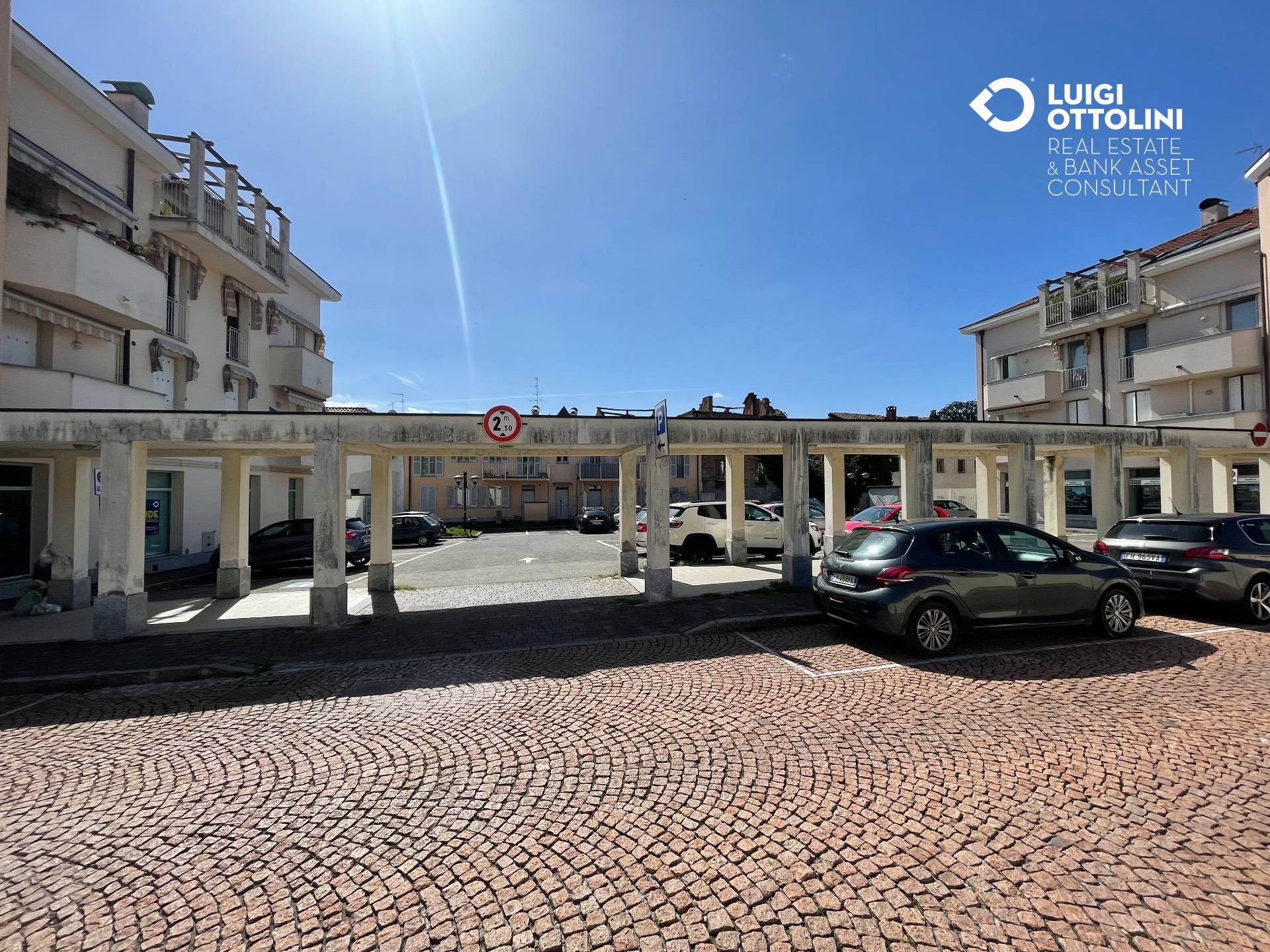 Locale commerciale in vendita a Lonate Pozzolo