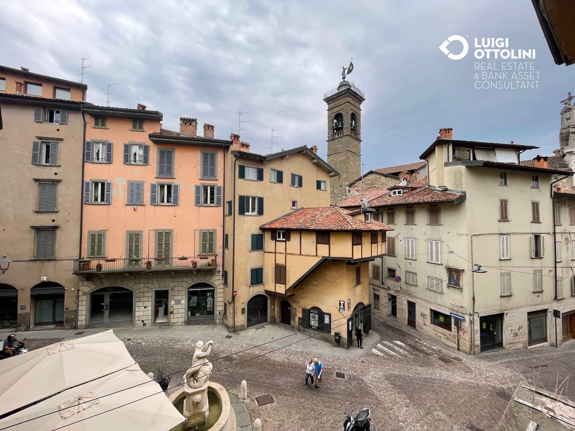 Palazzo intero in vendita a Bergamo, Centrale