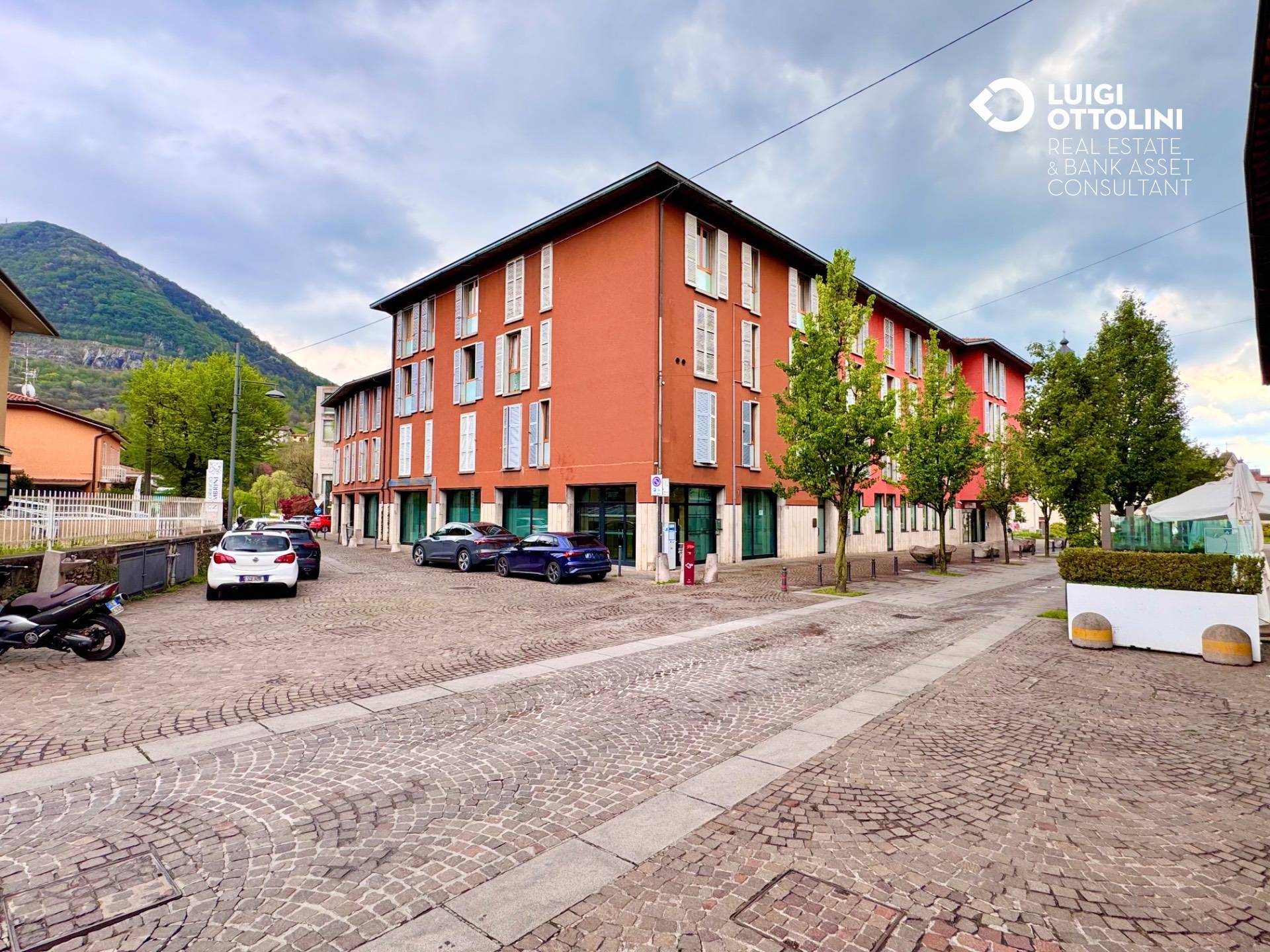 Locale commerciale in vendita a Albino