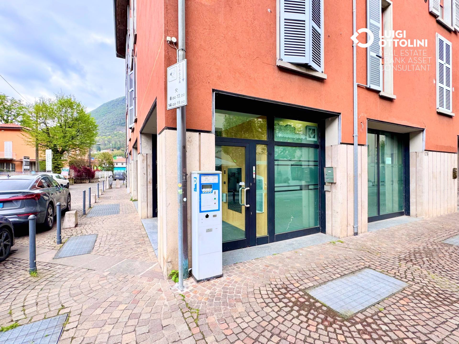 Locale commerciale in vendita a Albino