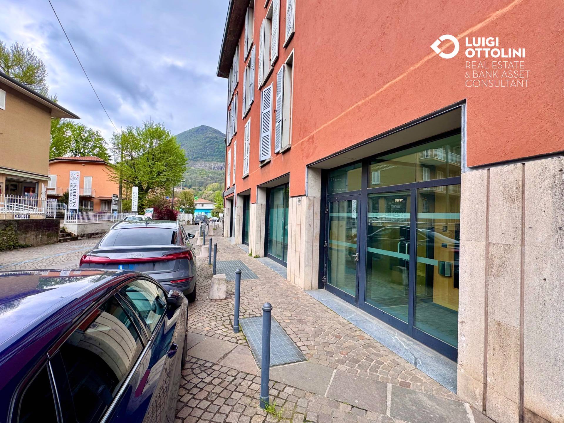 Locale commerciale in vendita a Albino