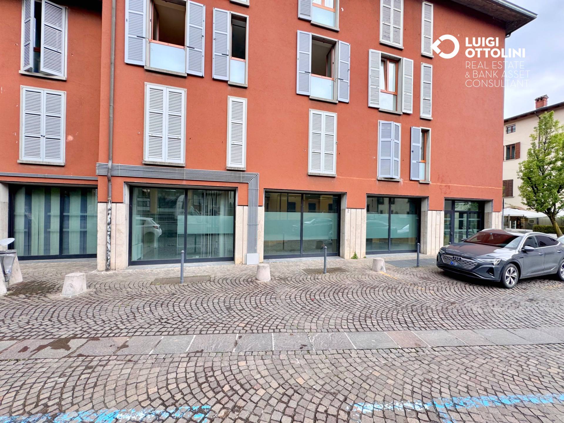 Locale commerciale in vendita a Albino