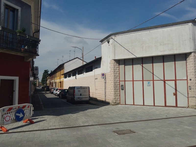 Locale commerciale da ristrutturare a Sedriano