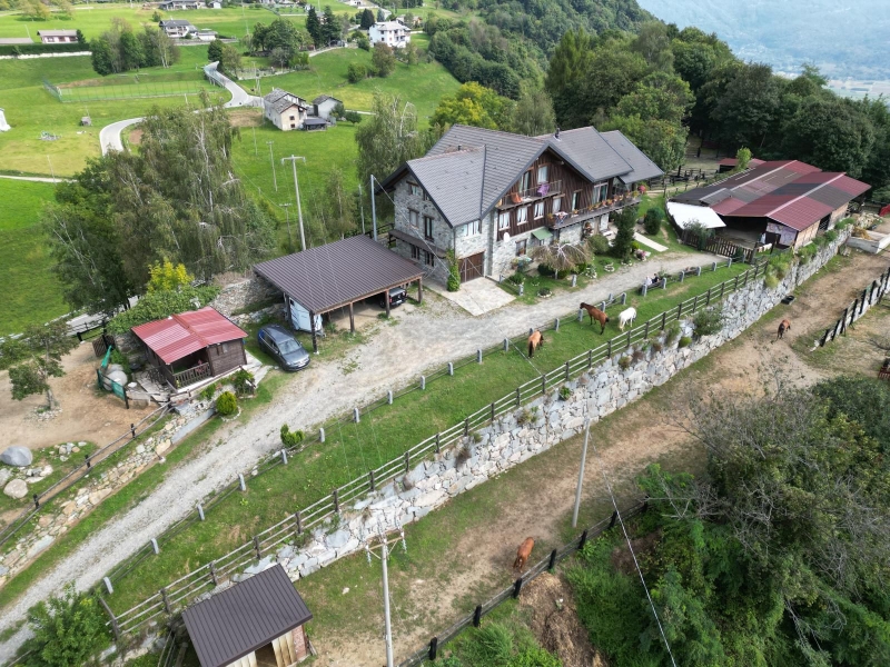 Locale commerciale ristrutturata a Brosso