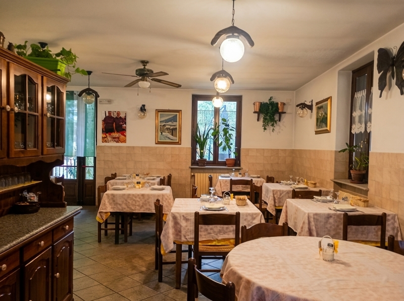 Locale commerciale con giardino a Gassino Torinese