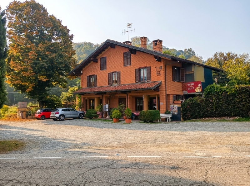 Attivit� commerciale con giardino a Gassino Torinese