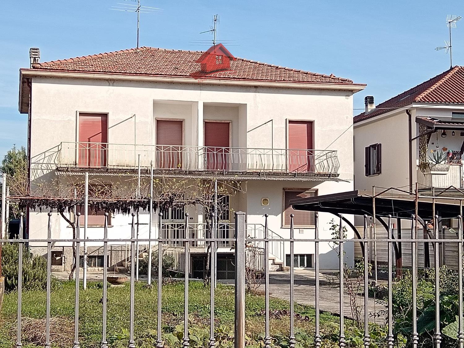 Villa Bifamiliare con giardino a Brembate