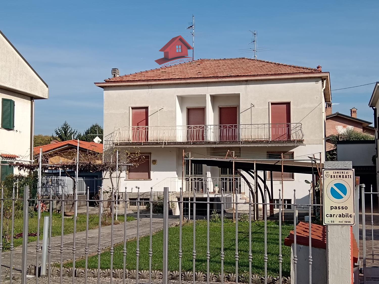 Villa Bifamiliare con giardino a Brembate