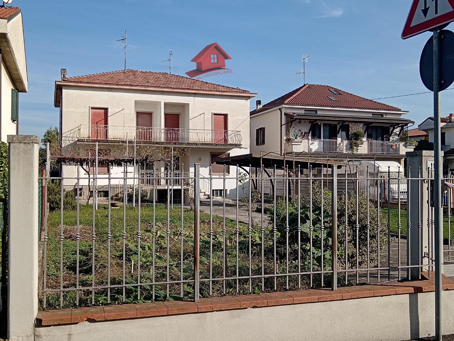 Villa Bifamiliare con giardino a Brembate