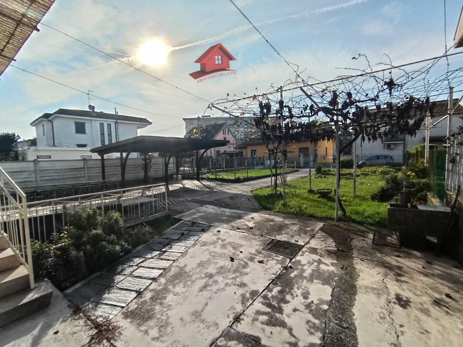 Villa Bifamiliare con giardino a Brembate