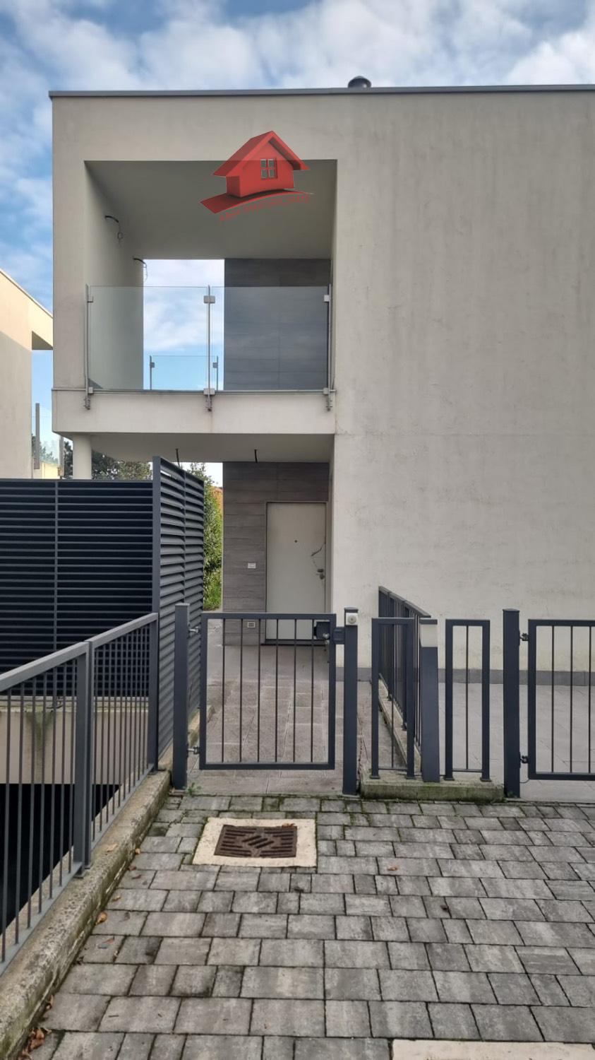 Villa con giardino a Treviolo