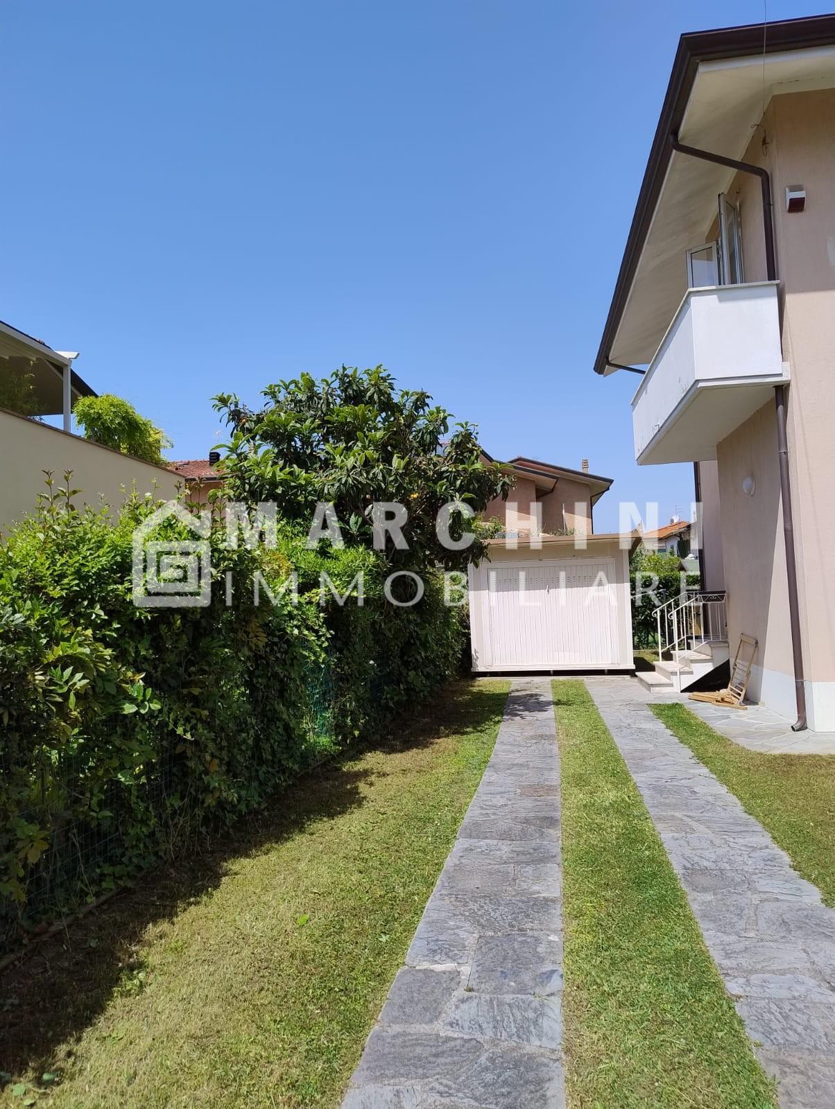 Villa Bifamiliare con giardino, Pietrasanta tonfano