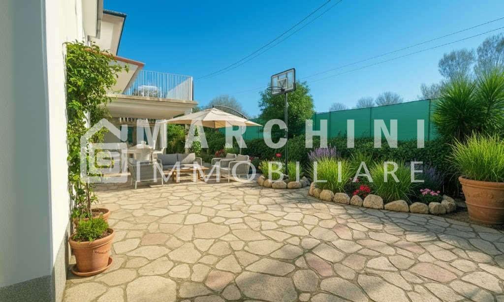 Villa con giardino, Lucca monte san quirico