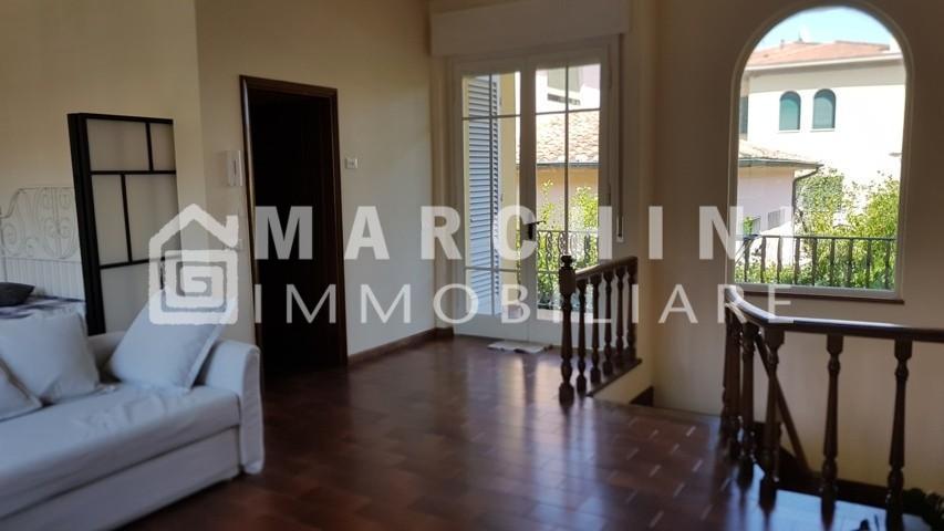 Villa Bifamiliare con giardino, Lucca sant'anna