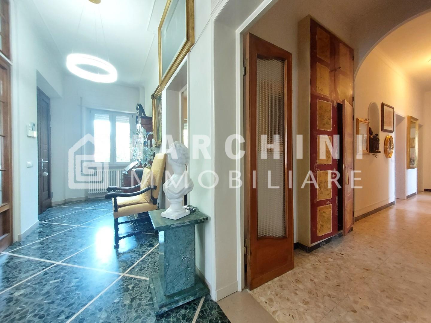 Villa Bifamiliare con giardino, Lucca sant'anna