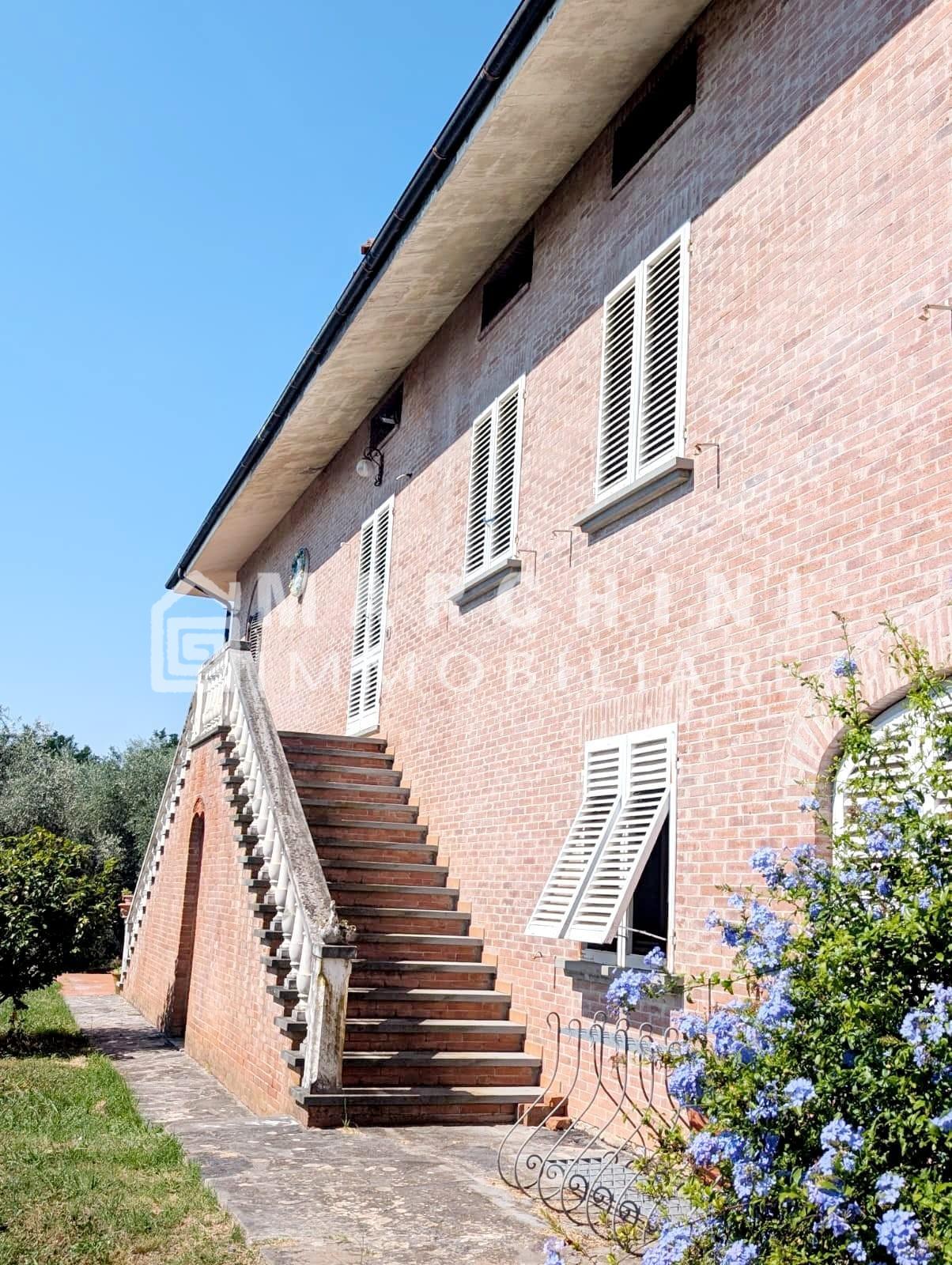 Villa con giardino, Lucca farneta