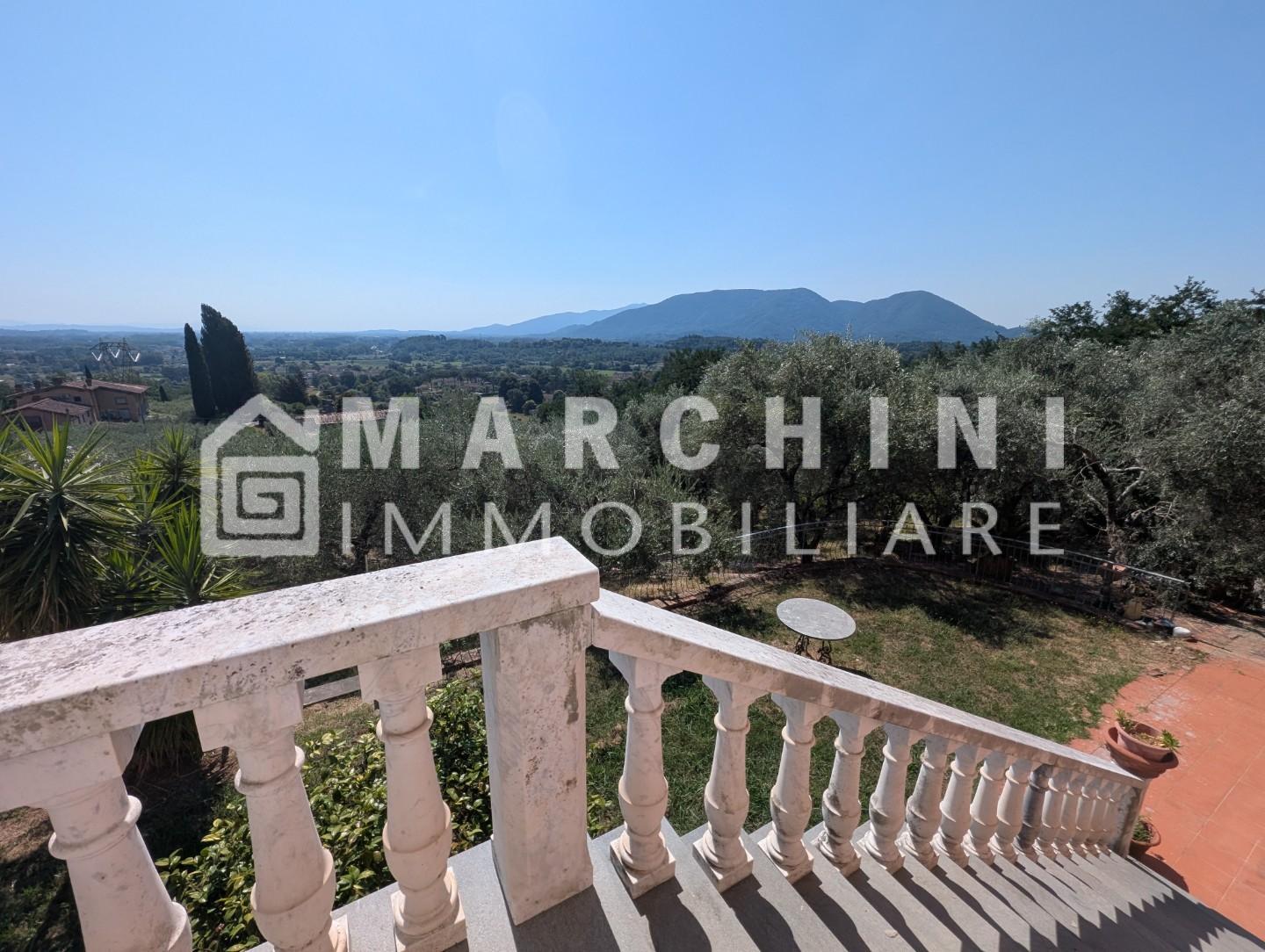 Villa con giardino, Lucca farneta