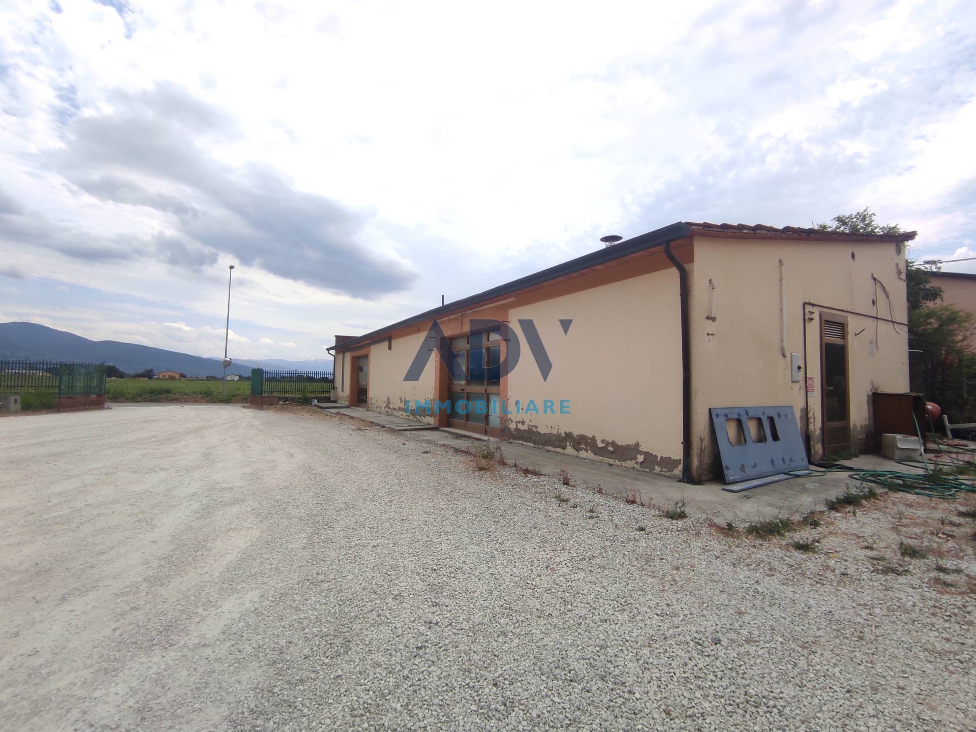 Capannone in vendita a Assisi, S.M. degli Angeli