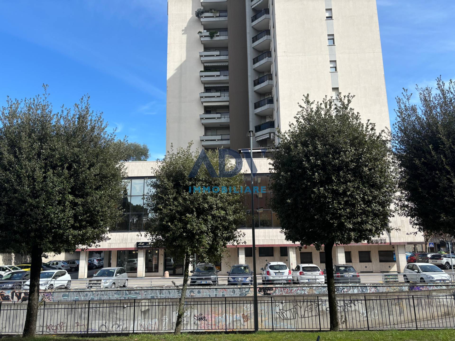 Locale commerciale in vendita a Perugia, Ponte San Giovanni