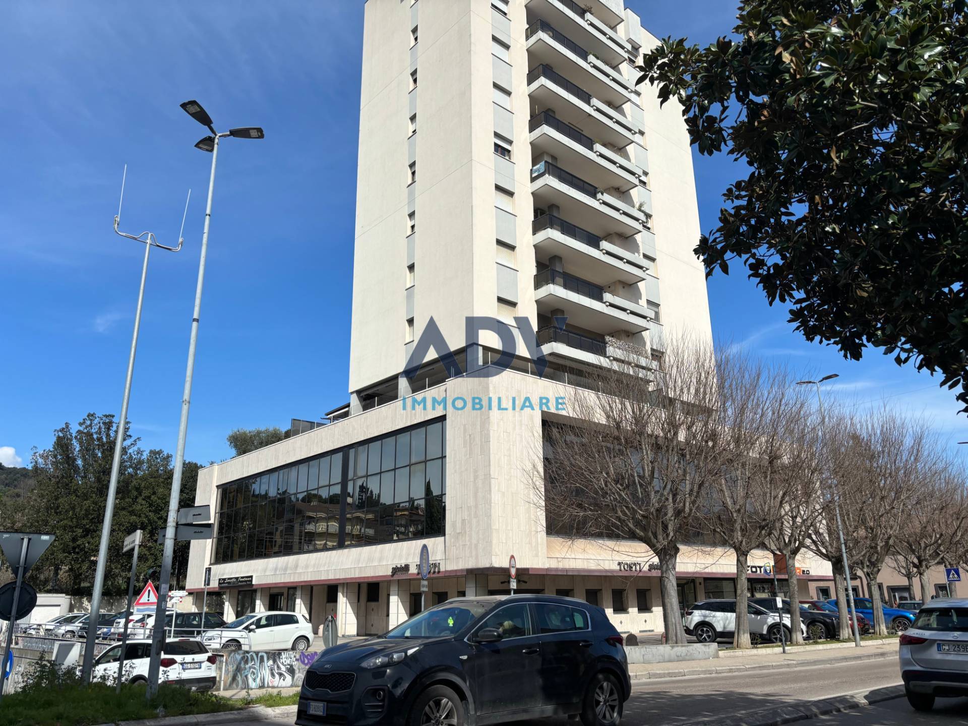 Locale commerciale in vendita a Perugia, Ponte San Giovanni