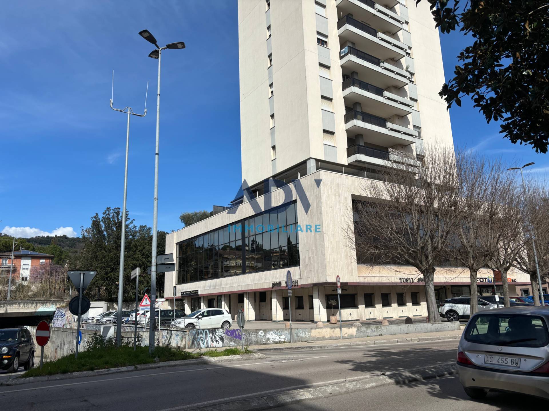 Locale commerciale in vendita a Perugia, Ponte San Giovanni