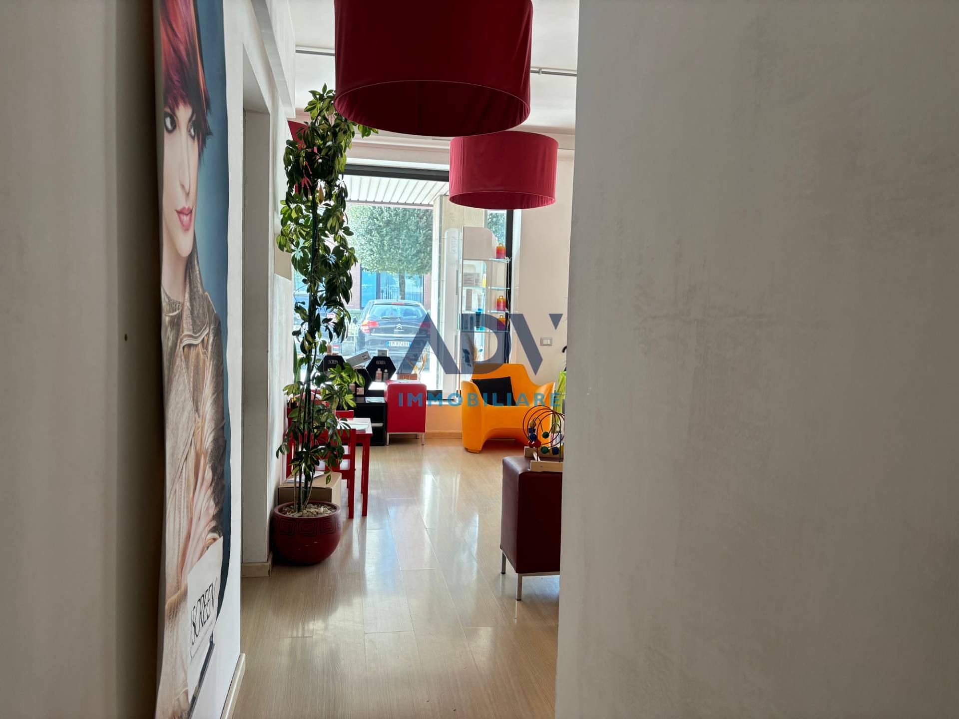 Locale commerciale in vendita a Perugia, Ponte San Giovanni