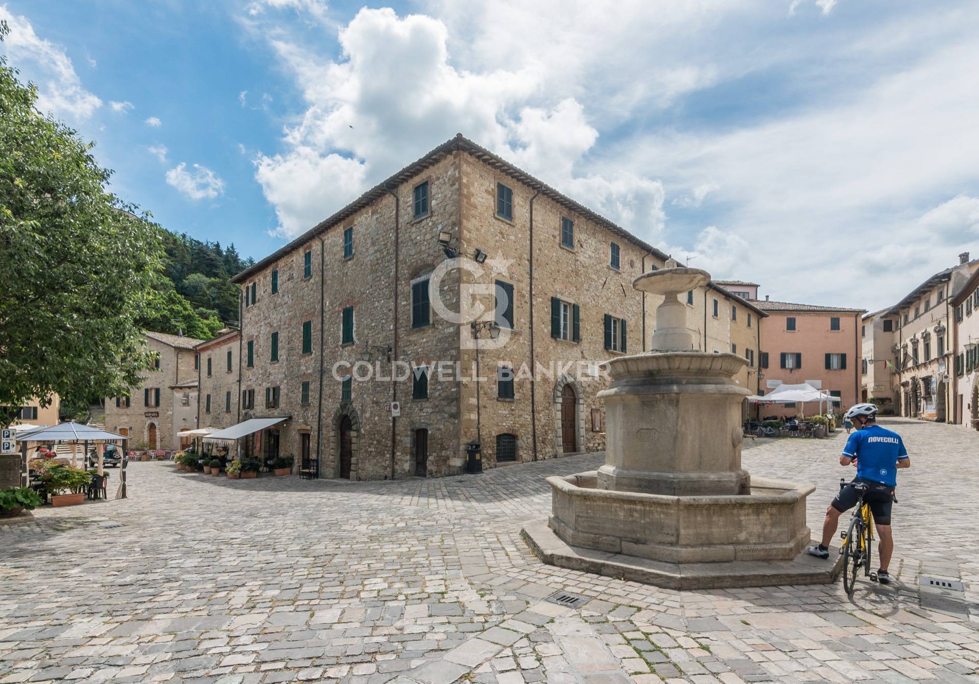 Stabile/Palazzo con terrazzo a San Leo