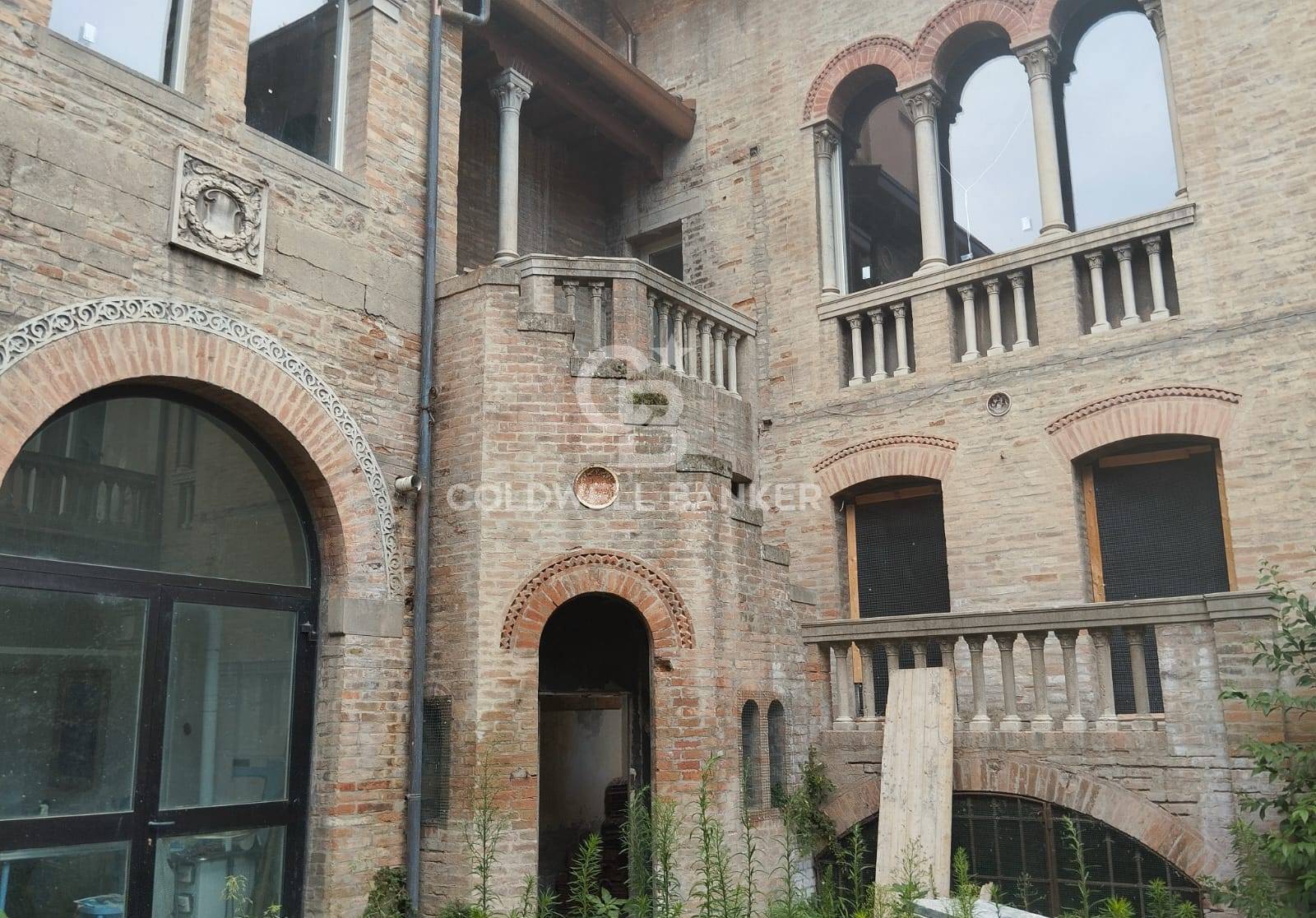 Stabile / Palazzo in vendita a Forl