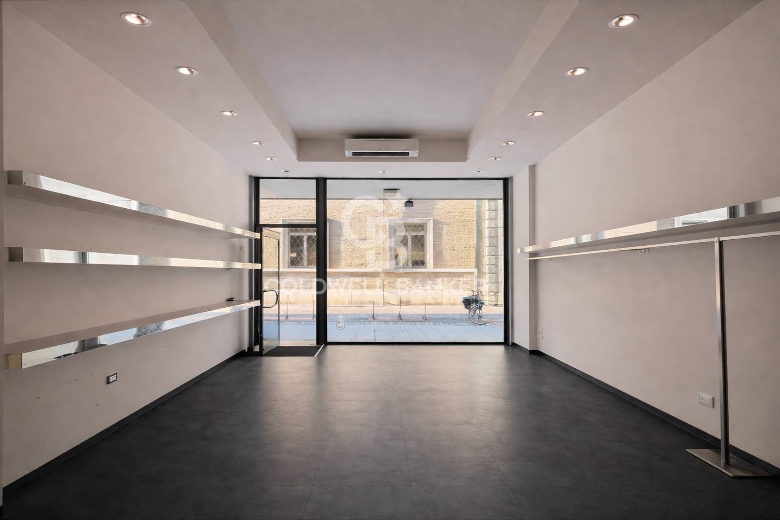 Negozio in vendita a Rimini, Centro storico