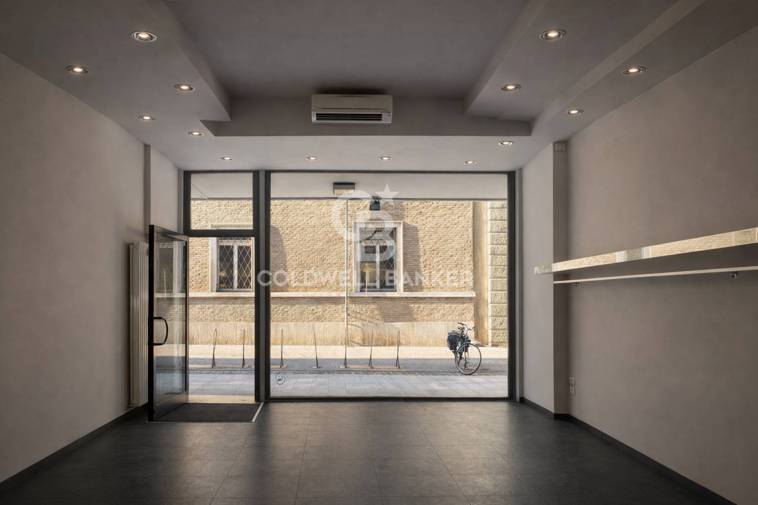 Negozio in vendita a Rimini, Centro storico