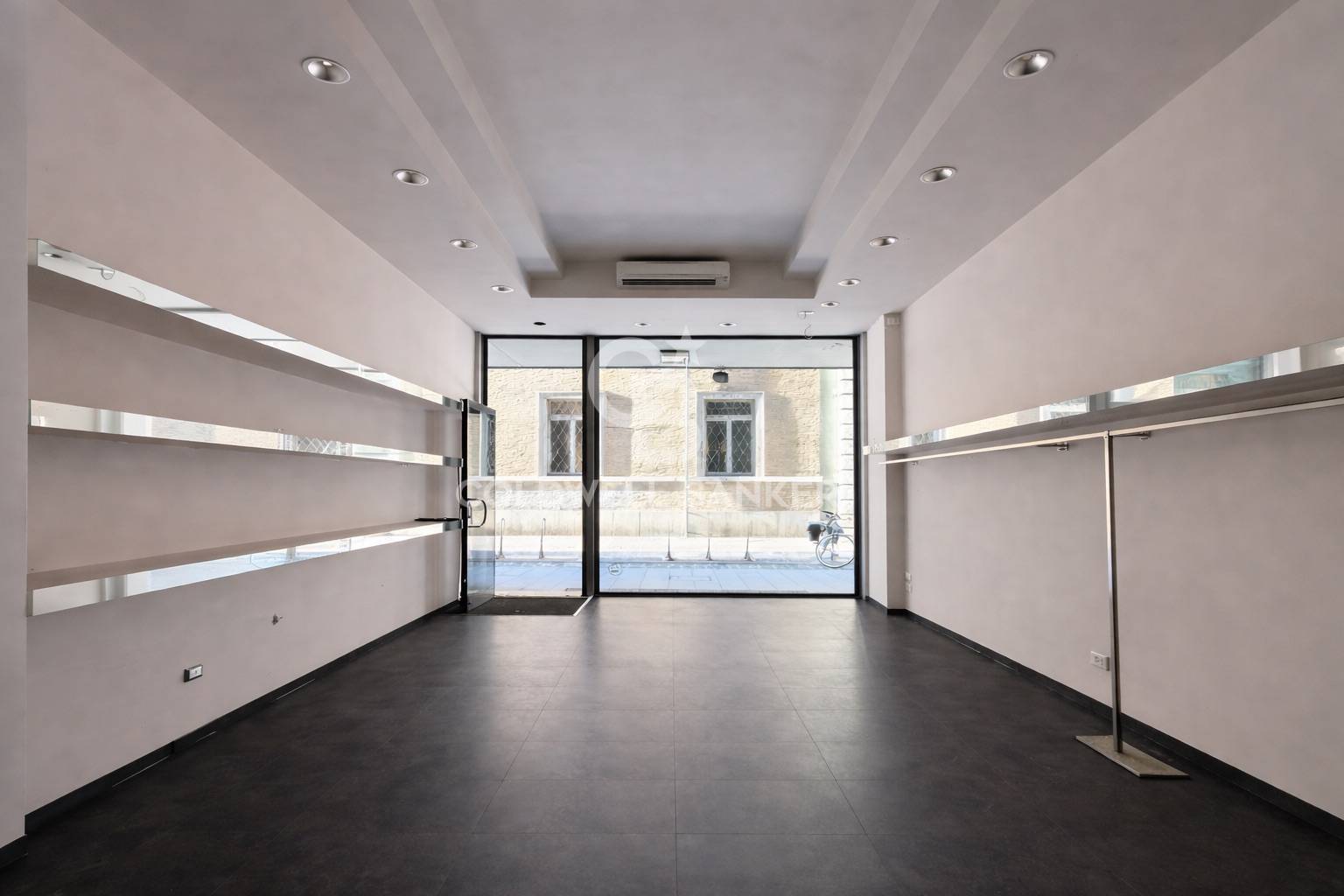 Negozio in vendita a Rimini, Centro storico
